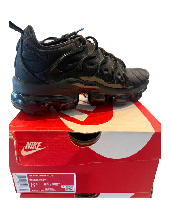 Nike Air VaporMax Plus Triple Black – Size 6.5Y / Women&